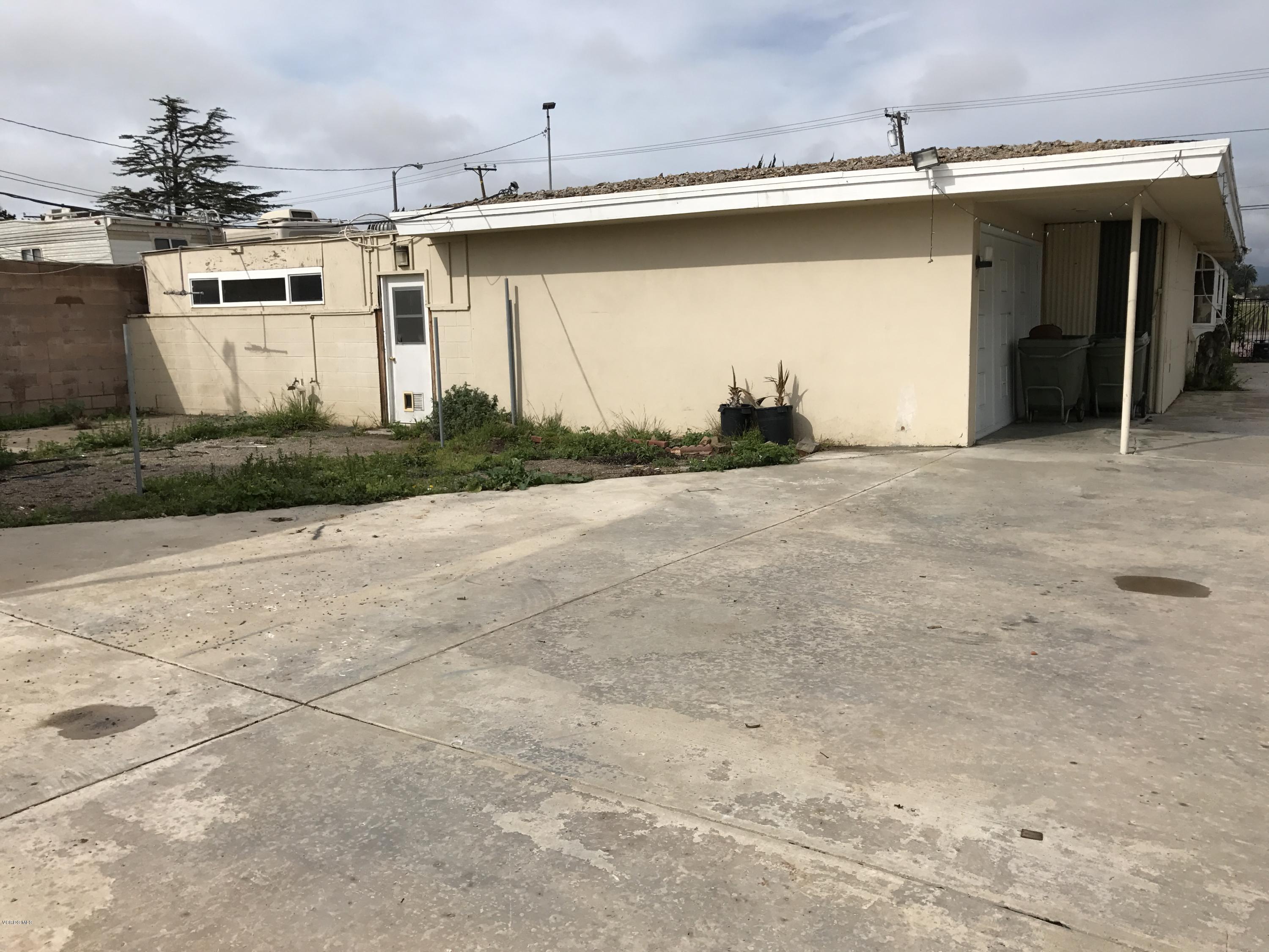 1660 Teal Club Road Oxnard, CA 93030 - Photo 14 of 18 a view of a car garage