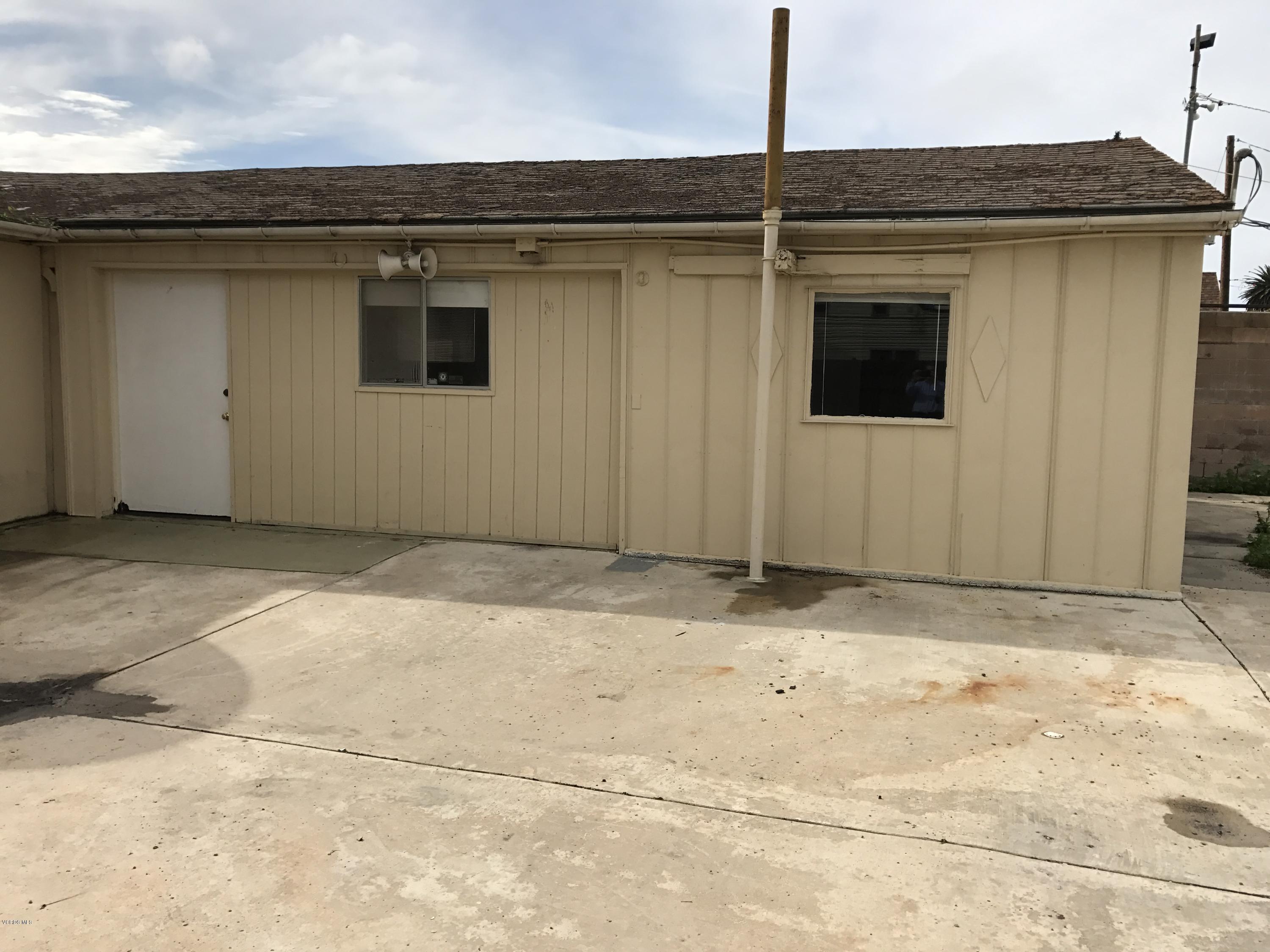1660 Teal Club Road Oxnard, CA 93030 - Photo 15 of 18 a view of a garage