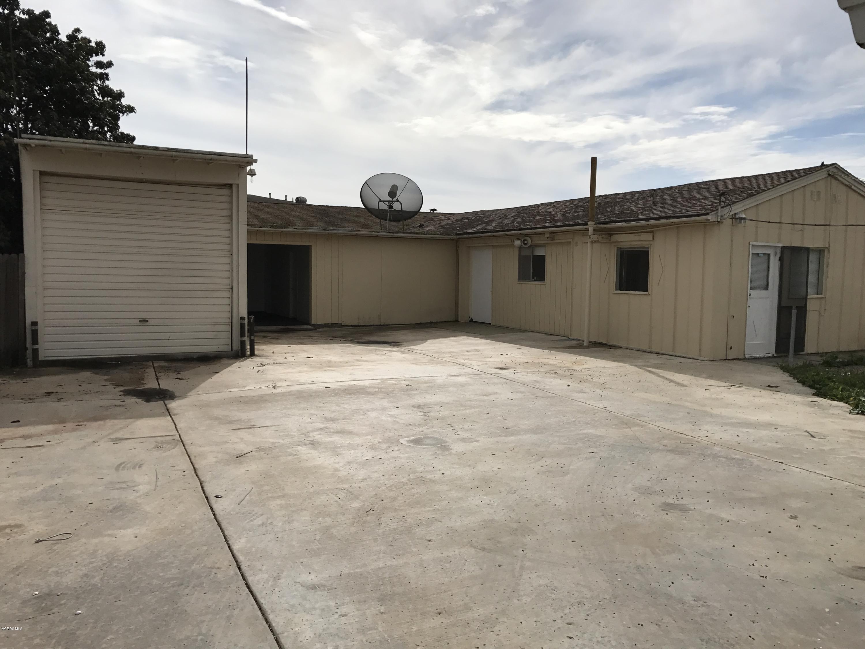 1660 Teal Club Road Oxnard, CA 93030 - Photo 16 of 18 a view of a garage