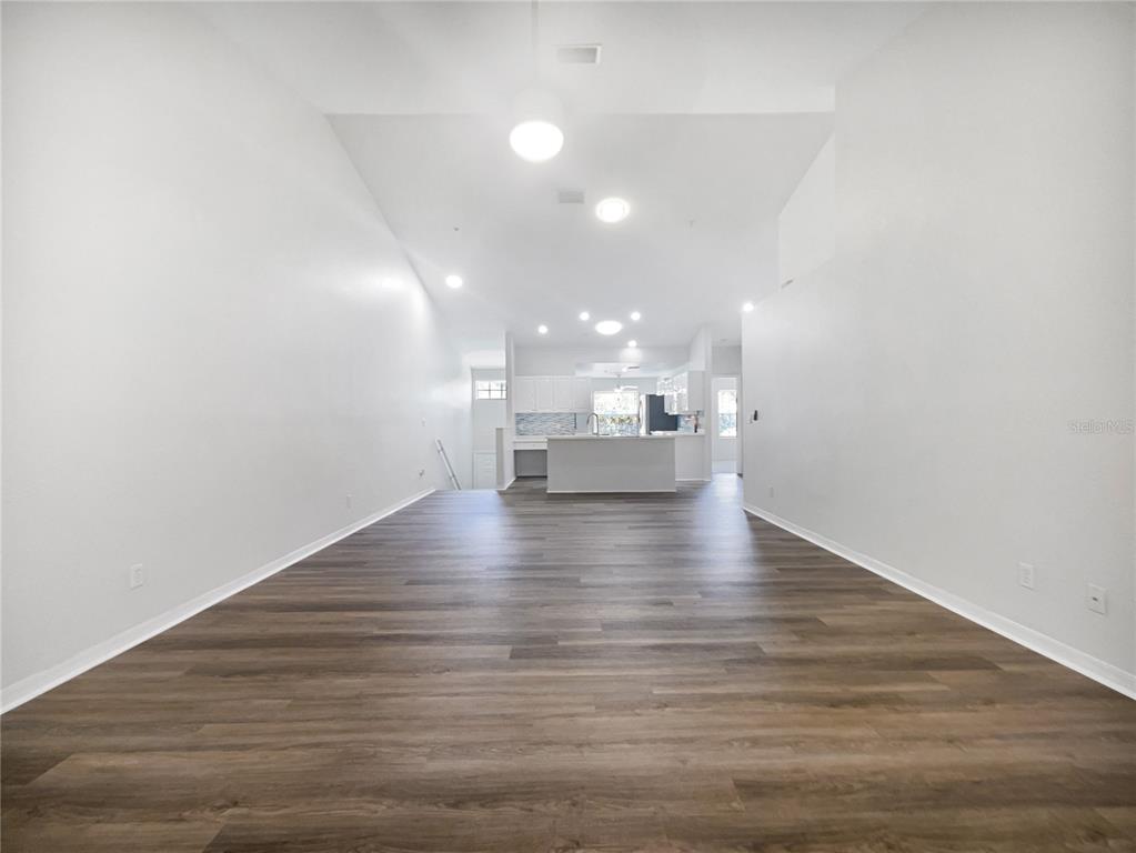 6629 Pineview Terrace, Unit 5201 Bradenton, FL 34203 - Photo 4 of 29