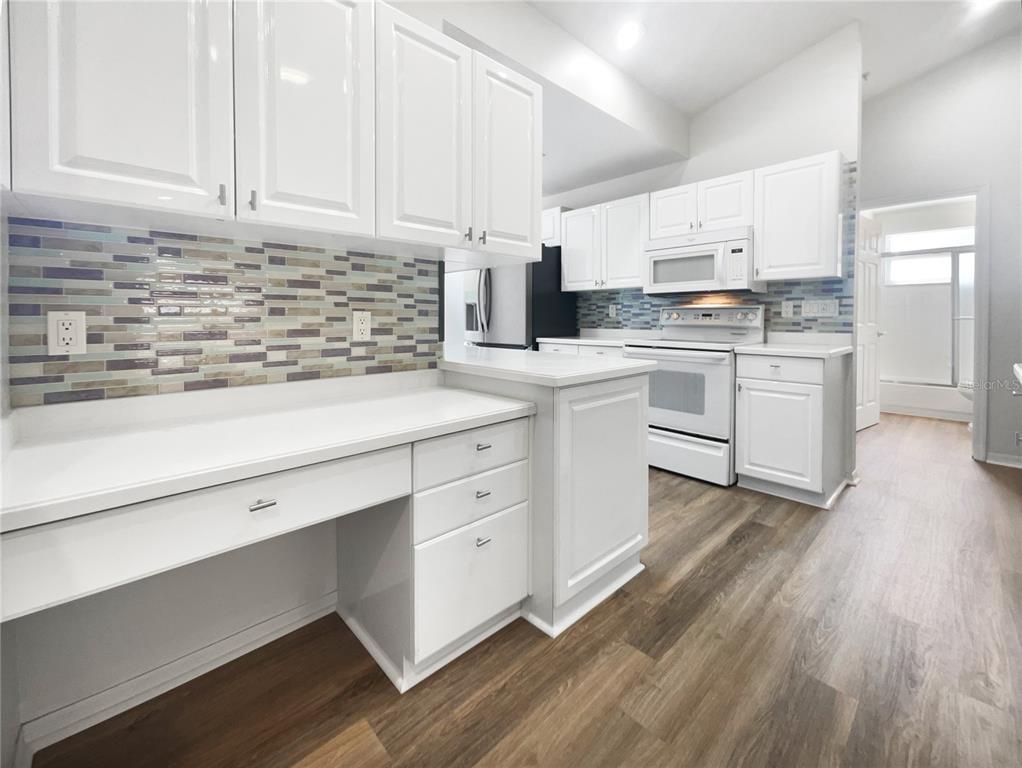 6629 Pineview Terrace, Unit 5201 Bradenton, FL 34203 - Photo 7 of 29