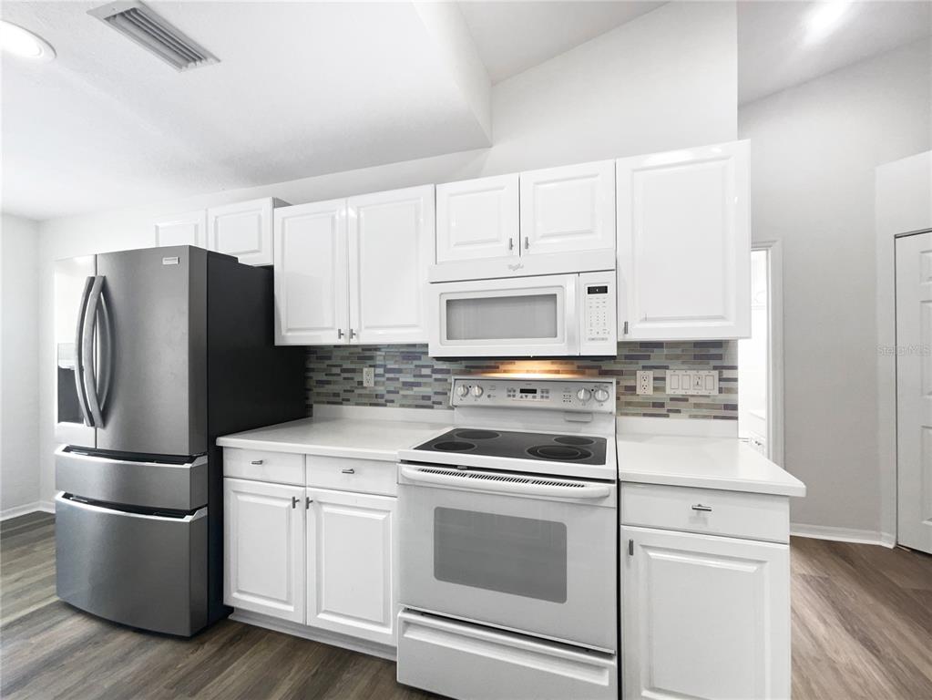 6629 Pineview Terrace, Unit 5201 Bradenton, FL 34203 - Photo 8 of 29