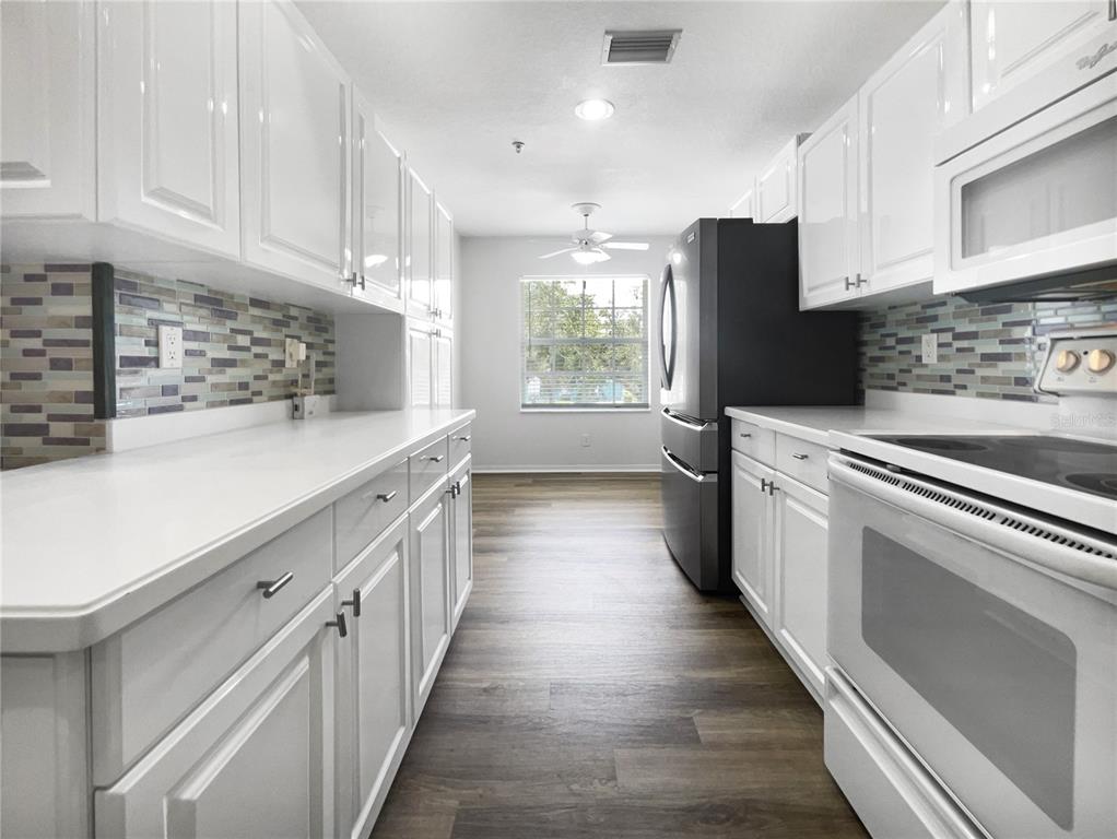 6629 Pineview Terrace, Unit 5201 Bradenton, FL 34203 - Photo 9 of 29