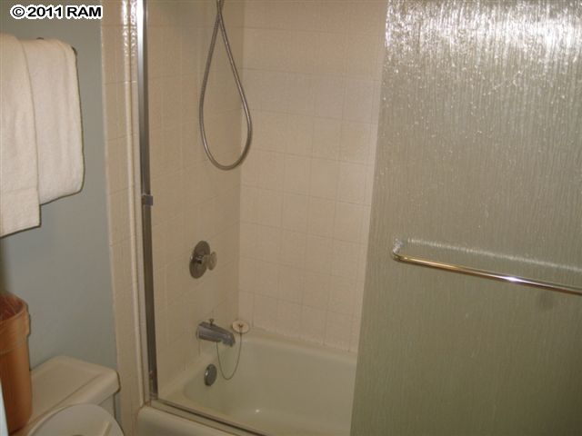 4401 Lower Honoapiilani Road, Unit A604 Lahaina, HI 96761 - Photo 16 of 29 a bathroom with a glass shower door