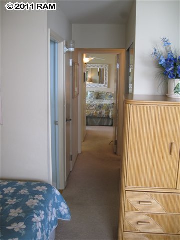 4401 Lower Honoapiilani Road, Unit A604 Lahaina, HI 96761 - Photo 19 of 29 a view of a hallway to a bedroom