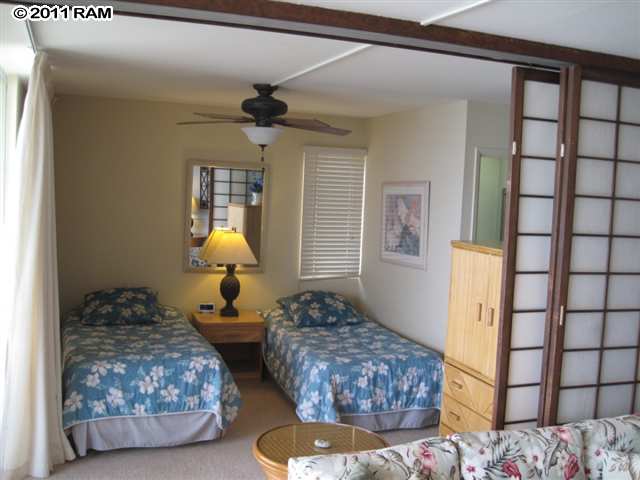 4401 Lower Honoapiilani Road, Unit A604 Lahaina, HI 96761 - Photo 20 of 29 a bedroom with two beds and a window