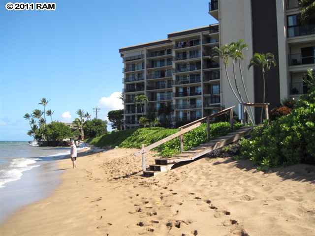 4401 Lower Honoapiilani Road, Unit A604 Lahaina, HI 96761 - Photo 26 of 29 a front view of a house with a yard