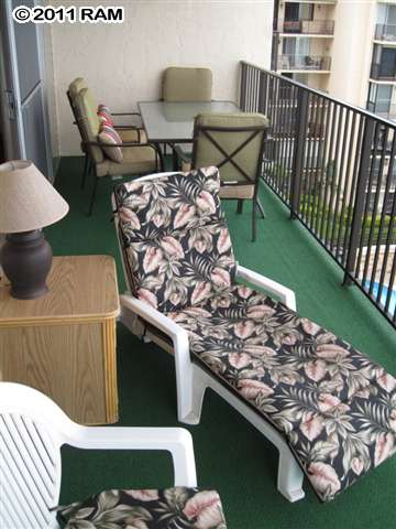 4401 Lower Honoapiilani Road, Unit A604 Lahaina, HI 96761 - Photo 8 of 29 a living room with chairs and a table
