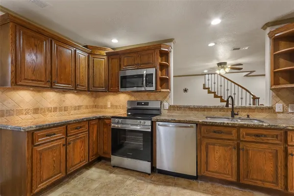 $299,000 | 4800 Heathrow Lane, Alvin, TX 77511