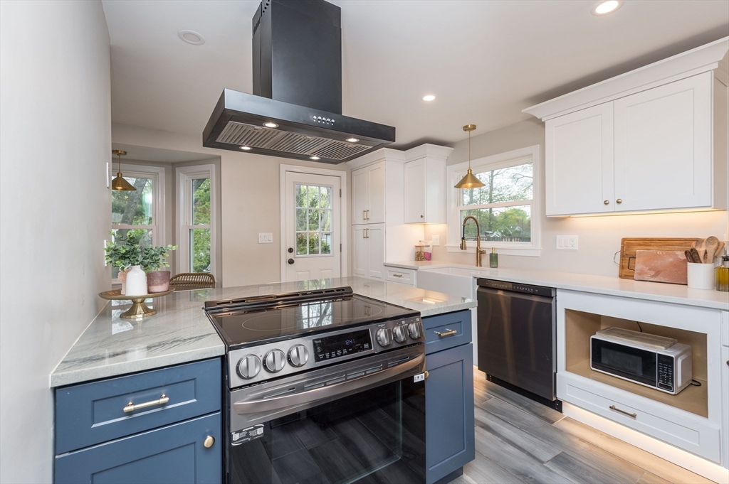 48 MacArthur Road Stoneham, MA 02180 - Photo 2 of 33
