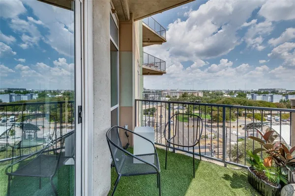 $315,000 | 1001 Belleview Street, Unit 602, Dallas, TX 75215
