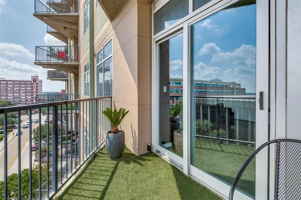 $315,000 | 1001 Belleview Street, Unit 602, Dallas, TX 75215
