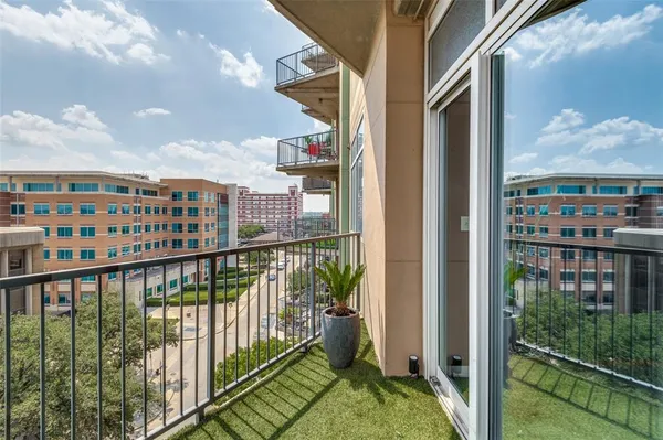 $315,000 | 1001 Belleview Street, Unit 602, Dallas, TX 75215