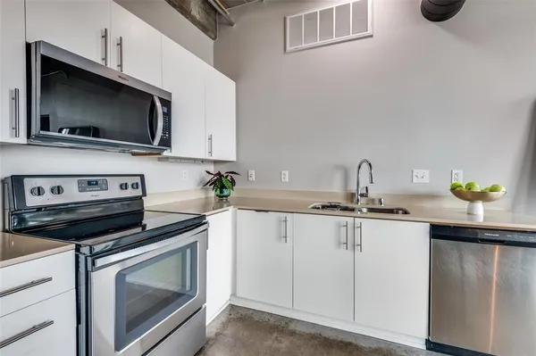 $315,000 | 1001 Belleview Street, Unit 602, Dallas, TX 75215
