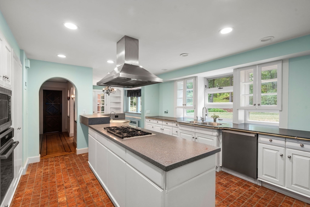 43 Monadnock Road Wellesley, MA 02481 - Photo 13 of 42