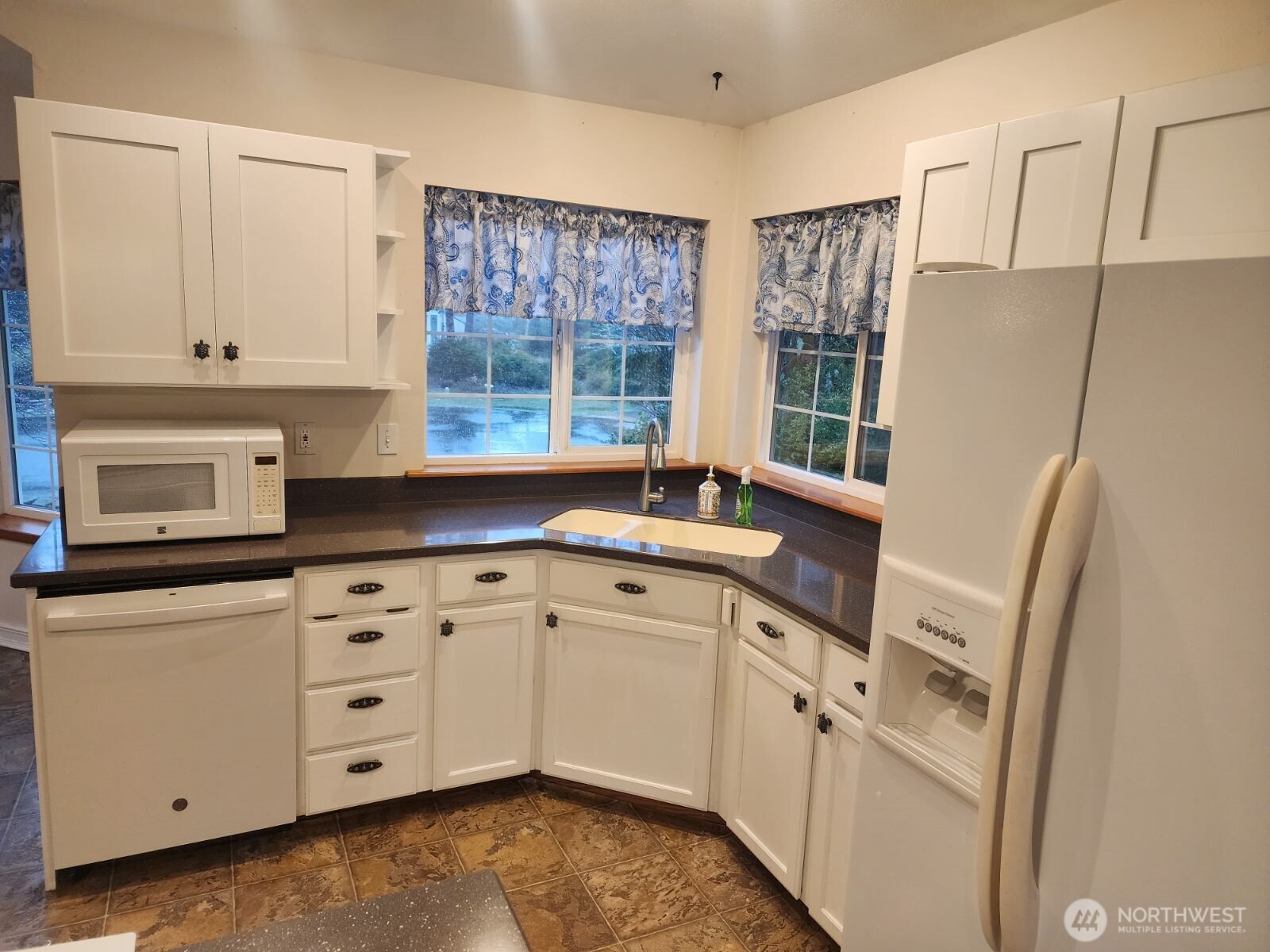723 Trinity Court Southwest Ocean Shores, WA 98569 - Photo 13 of 39