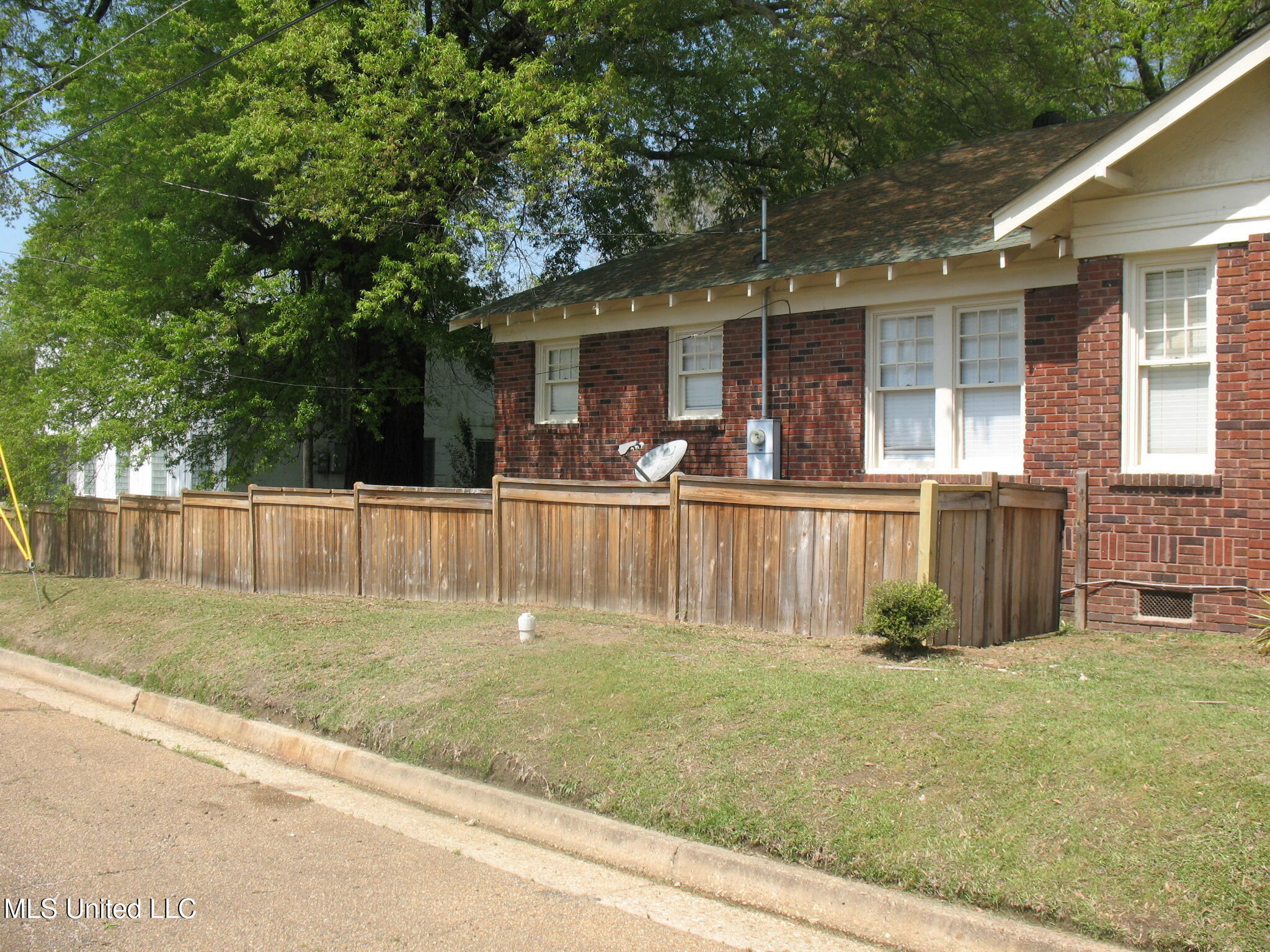 1803 Wightman Street Jackson, MS 39202 - Photo 5 of 26 IMG_0439