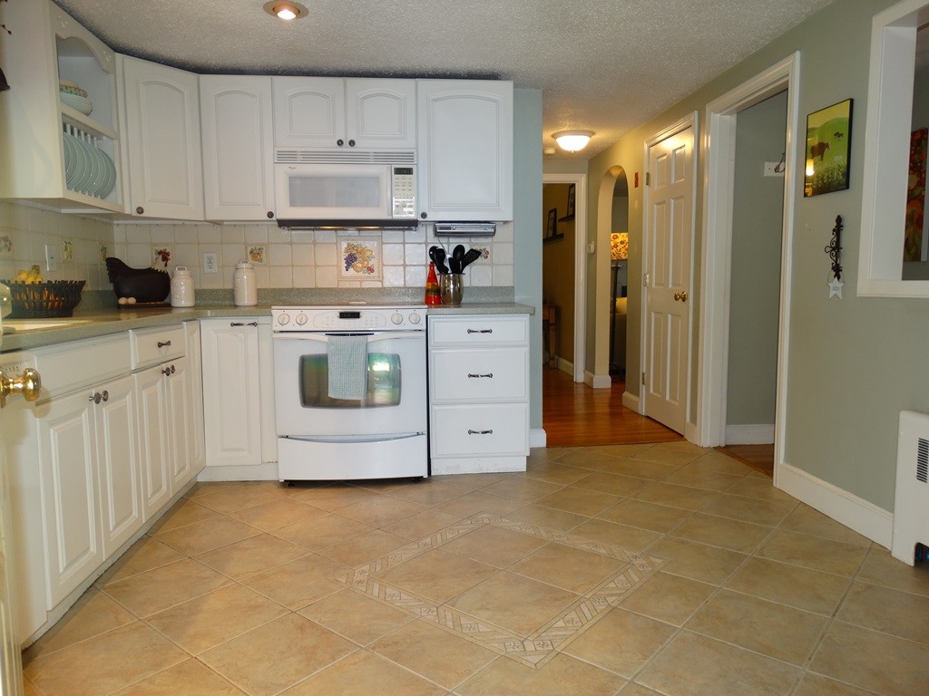 24 Roberts Road Ashland, MA 01721 - Photo 3 of 18 Gallery Image 3
