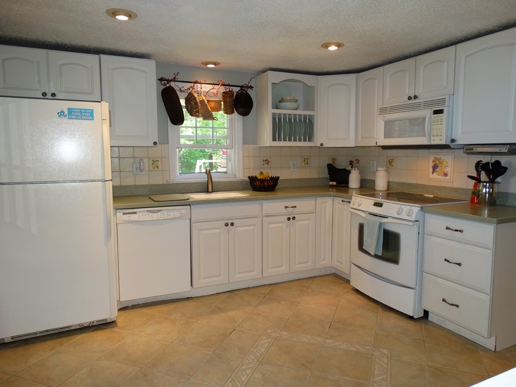 24 Roberts Road Ashland, MA 01721 - Photo 4 of 18 Gallery Image 4