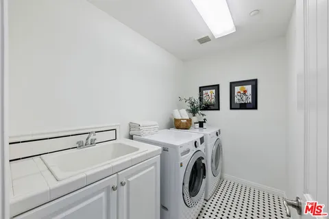 $819,000 | 1572 Silver Shadow Drive, Newbury Park, CA 91320