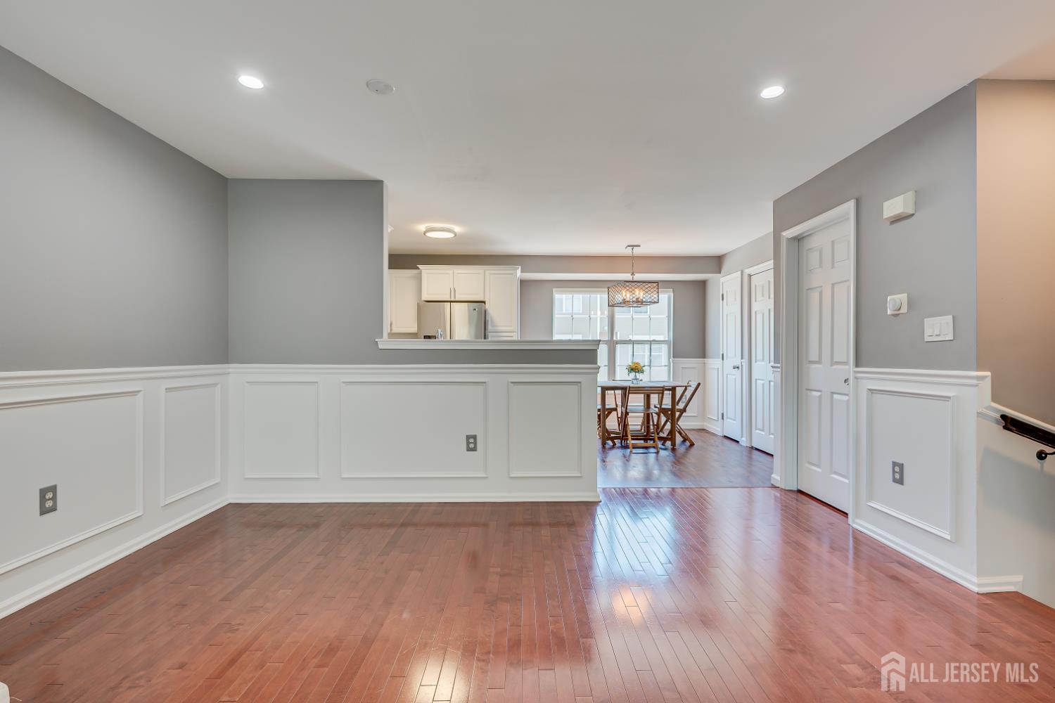 41 Rojewski Way Parlin, NJ 08859 - Photo 8 of 27
