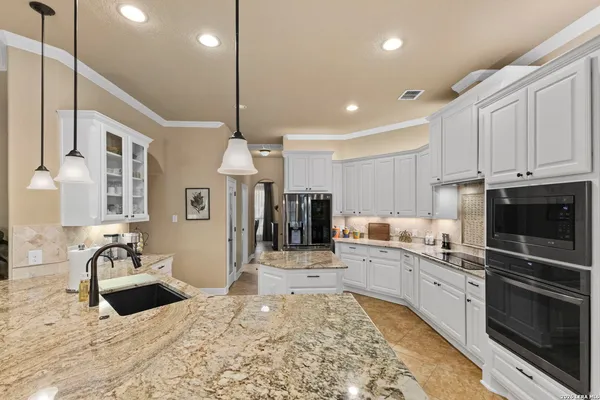 $789,900 | 30210 Setterfeld Circle, Fair Oaks Ranch, TX 78015