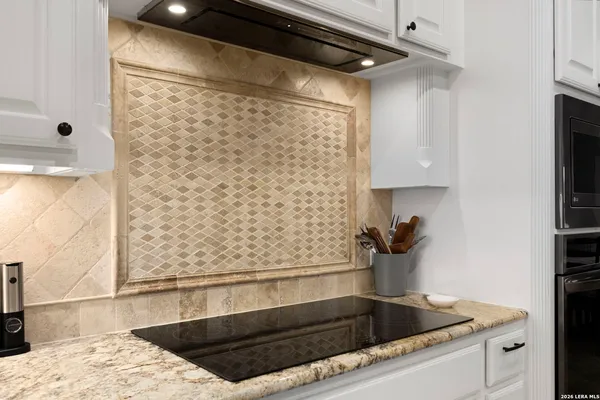 $789,900 | 30210 Setterfeld Circle, Fair Oaks Ranch, TX 78015