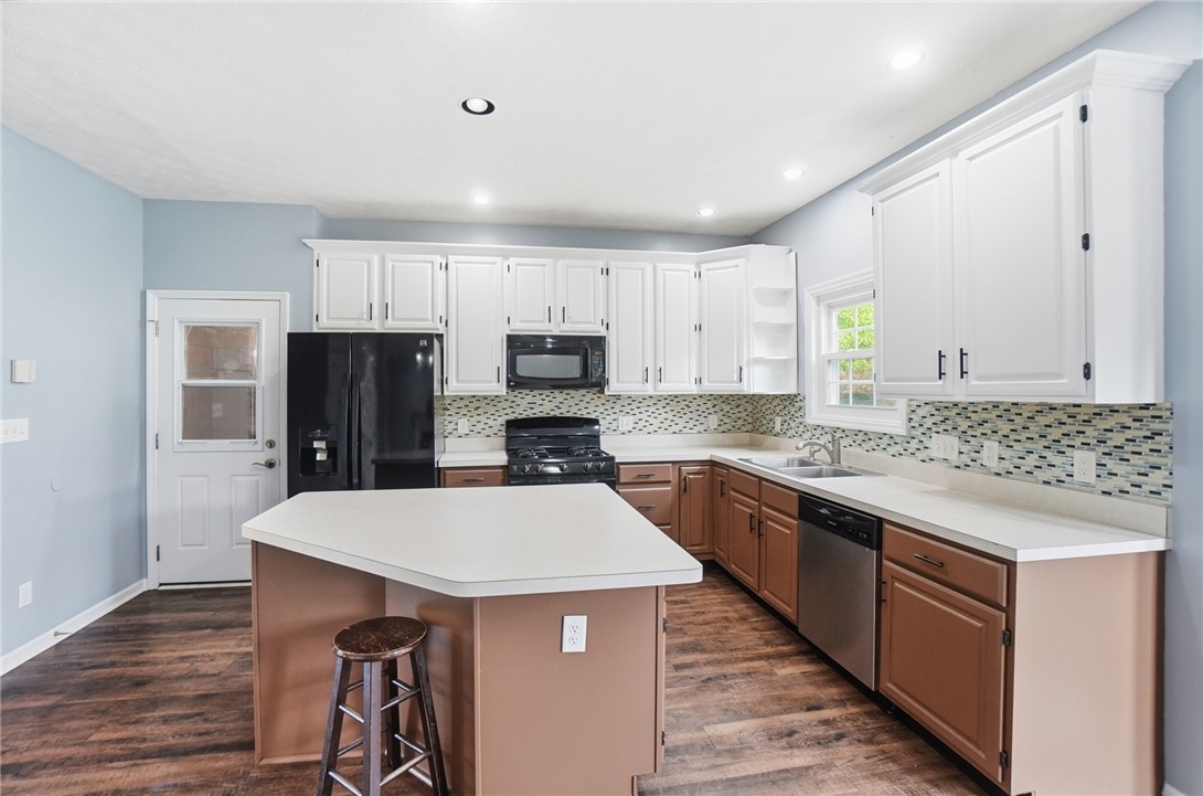 10 Chase Court Springboro, OH 45066 - Photo 20 of 75 This spacious kitchen offers ample cabinet space and modern appliances, perfect for everyday living.