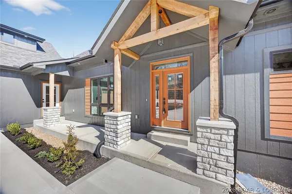 $1,093,000 | 573 Arrowridge Lane, Roach, MO 65787