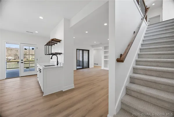 $1,093,000 | 573 Arrowridge Lane, Roach, MO 65787
