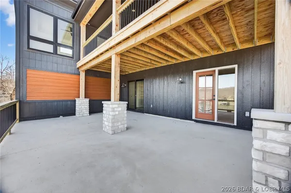 $1,093,000 | 573 Arrowridge Lane, Roach, MO 65787