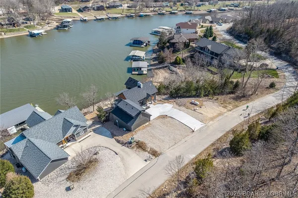 $1,093,000 | 573 Arrowridge Lane, Roach, MO 65787