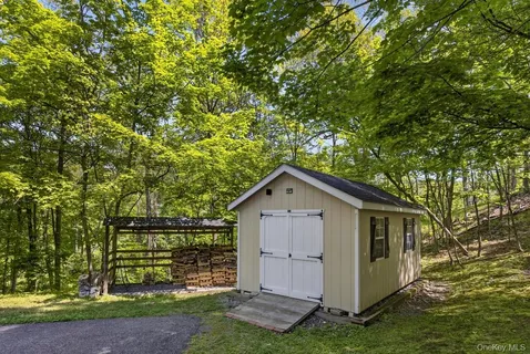 $560,000 | 305 Oak Lane, Newburgh, NY 12550