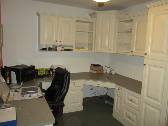 5747 Gray Eagle Road Roscoe, IL 61073 - Photo 13 of 39 a room with a chair and appliances