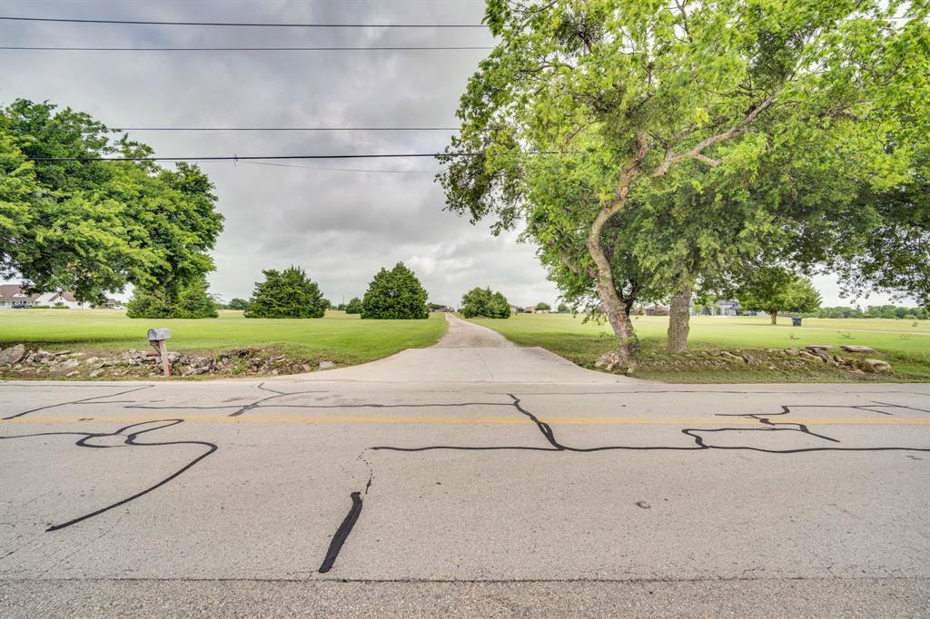 431 Mc Alpin Road Midlothian, TX 76065 - Photo 12 of 18 Paved driveway entrance with abundant green space and mature trees