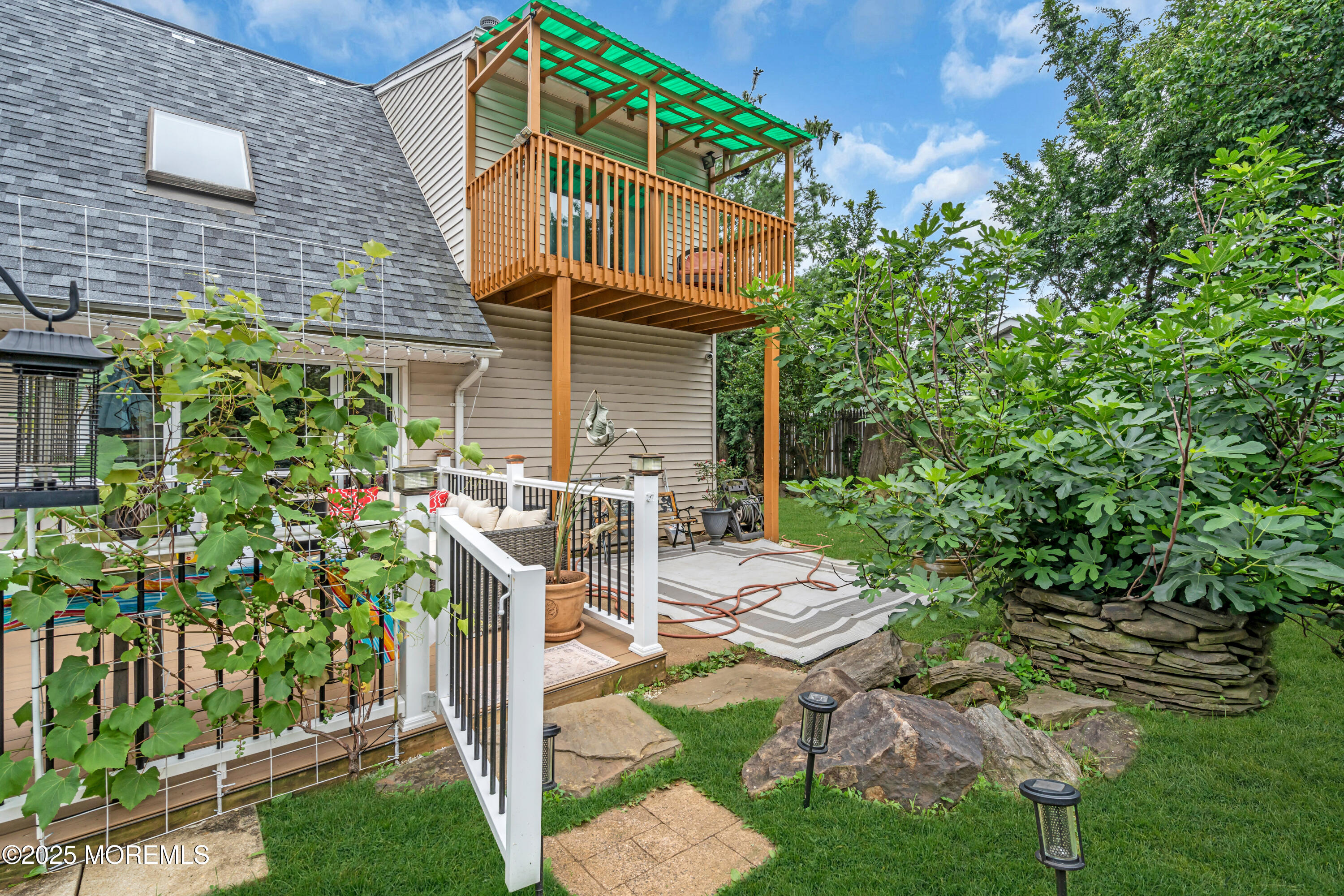 6 Hillcrest Road Manalapan, NJ 07726 - Photo 22 of 25 a front view of a house with garden