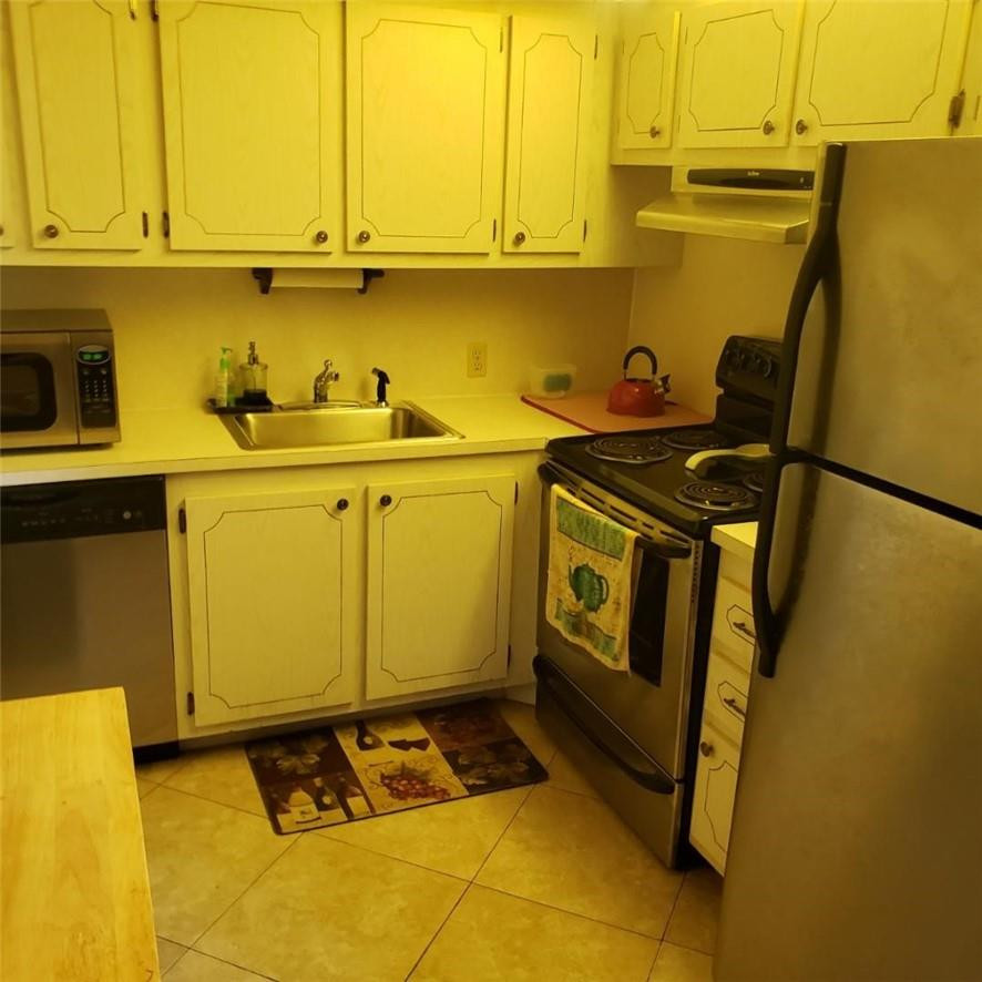 236 Fanshaw F, Unit F Boca Raton, FL 33434 - Photo 5 of 8 Photo 5