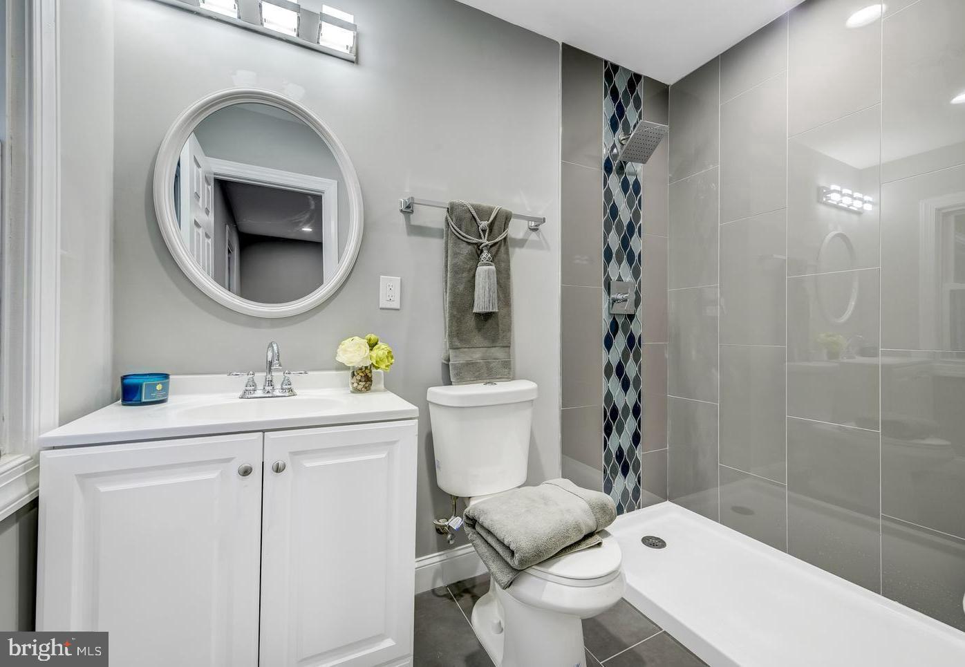 43 Paddock Lane Willingboro, NJ 08046 - Photo 14 of 23 Primary full, private bath