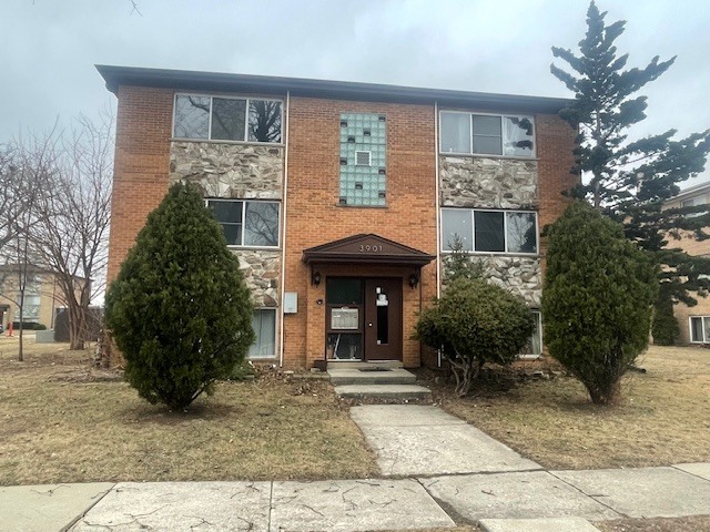 3901 West 124th Street, Unit 2E Alsip, IL 60803 - Photo 1 of 13 a front view of a house with garden