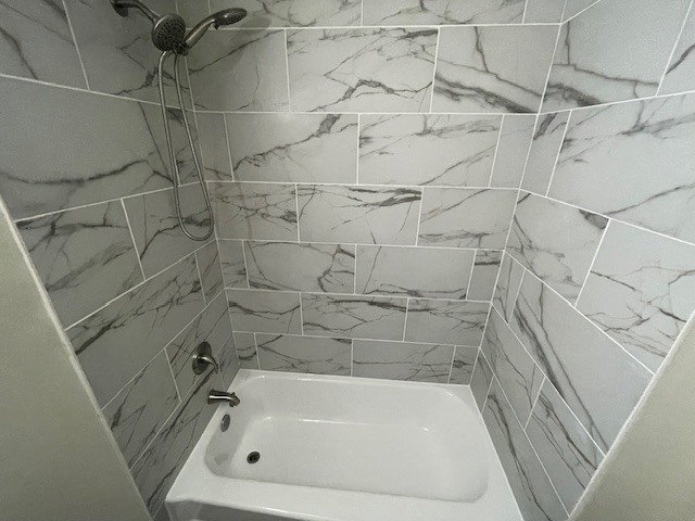 3901 West 124th Street, Unit 2E Alsip, IL 60803 - Photo 13 of 13 a bathroom with a bathtub