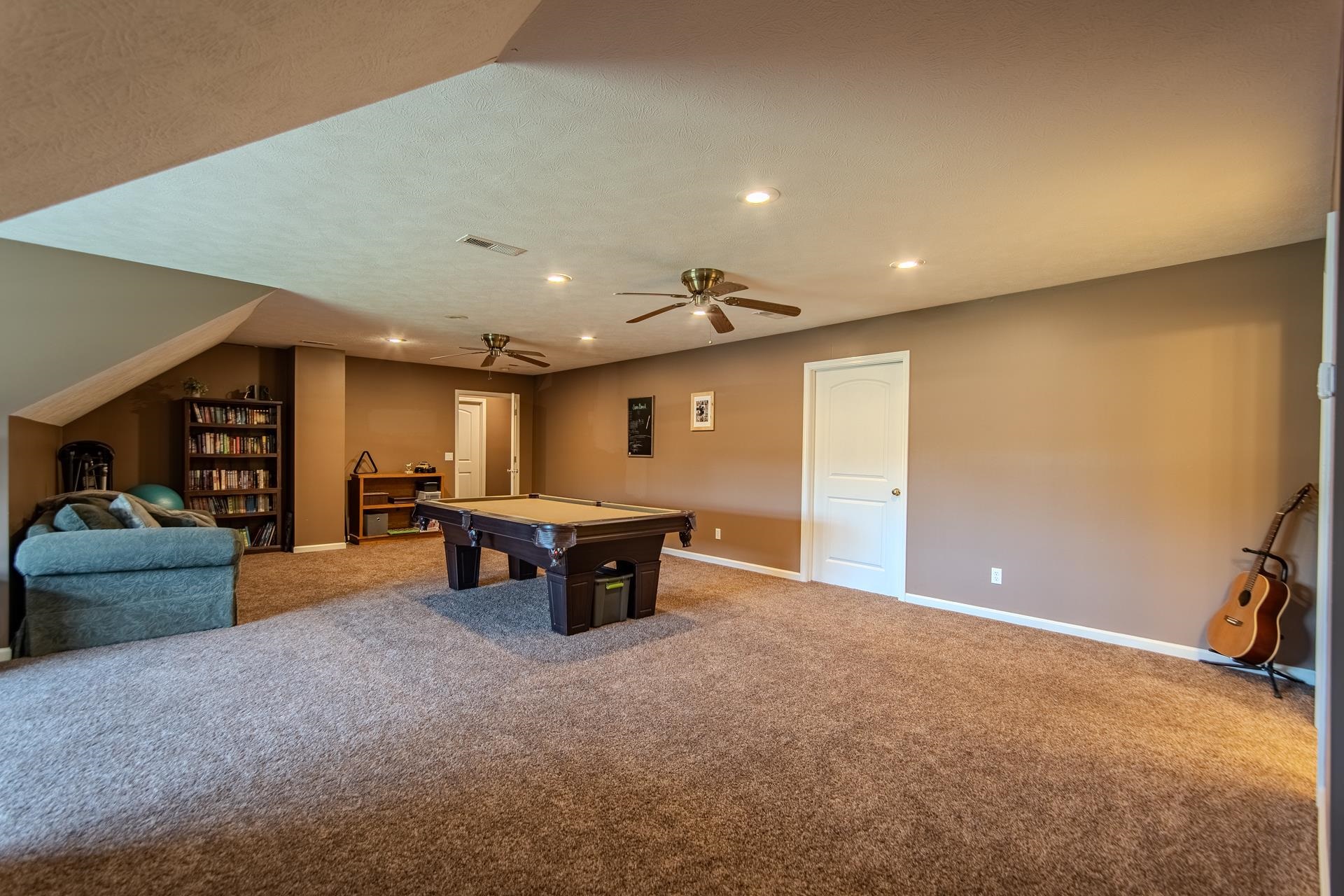 2705 Oak Grove Road Savannah, TN 38372 - Photo 33 of 40 a view of room with furniture and a ceiling fan