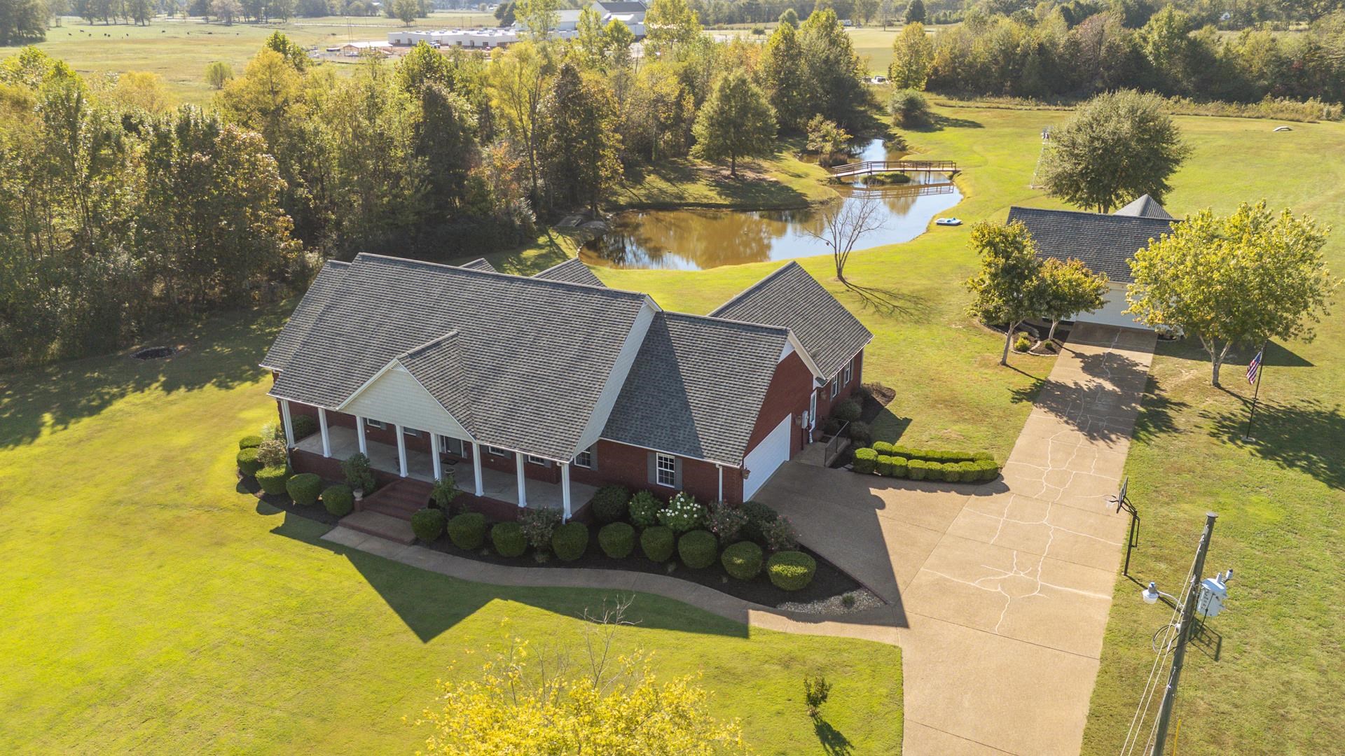 2705 Oak Grove Road Savannah, TN 38372 - Photo 36 of 40 a view of a house with pool and ocean view