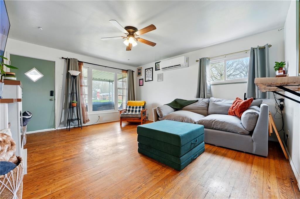 856 Spencer Avenue Sharon, PA 16146 - Photo 3 of 14 Gallery Image 3