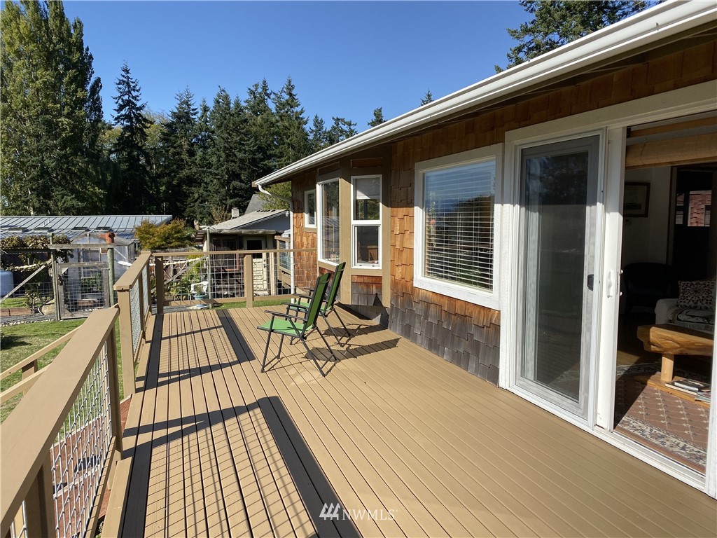 546 East Bush Point Road Freeland, WA 98249 - Photo 2 of 24 Gallery Image 2