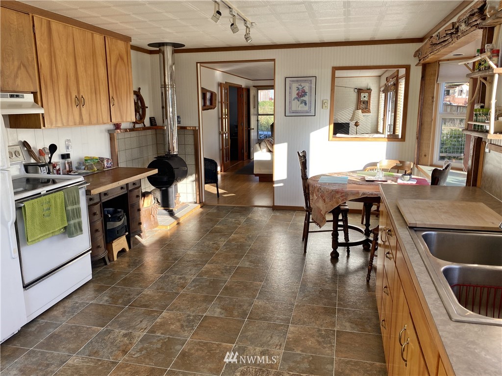 546 East Bush Point Road Freeland, WA 98249 - Photo 11 of 24 Gallery Image 11