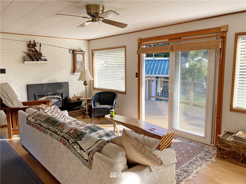 546 East Bush Point Road Freeland, WA 98249 - Photo 13 of 24 Gallery Image 13