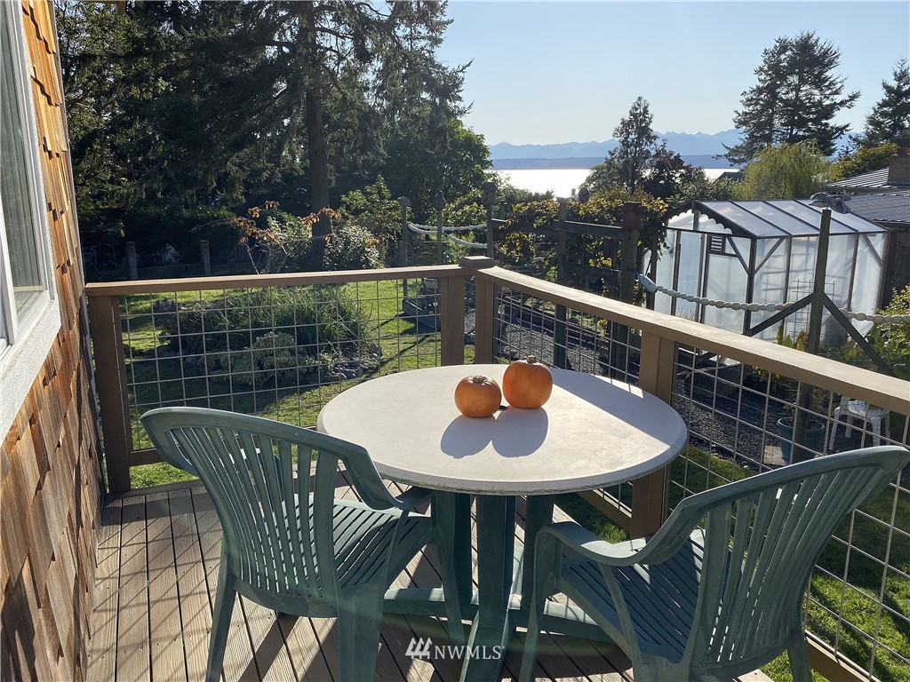 546 East Bush Point Road Freeland, WA 98249 - Photo 6 of 24 Gallery Image 6