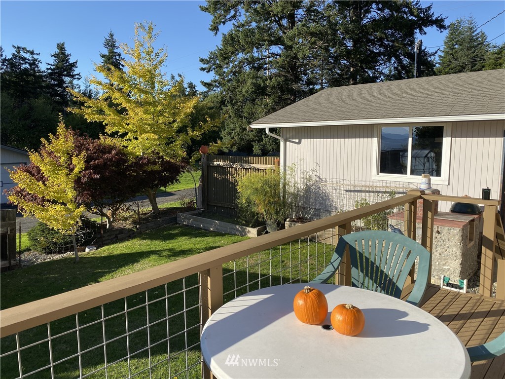 546 East Bush Point Road Freeland, WA 98249 - Photo 7 of 24 Gallery Image 7