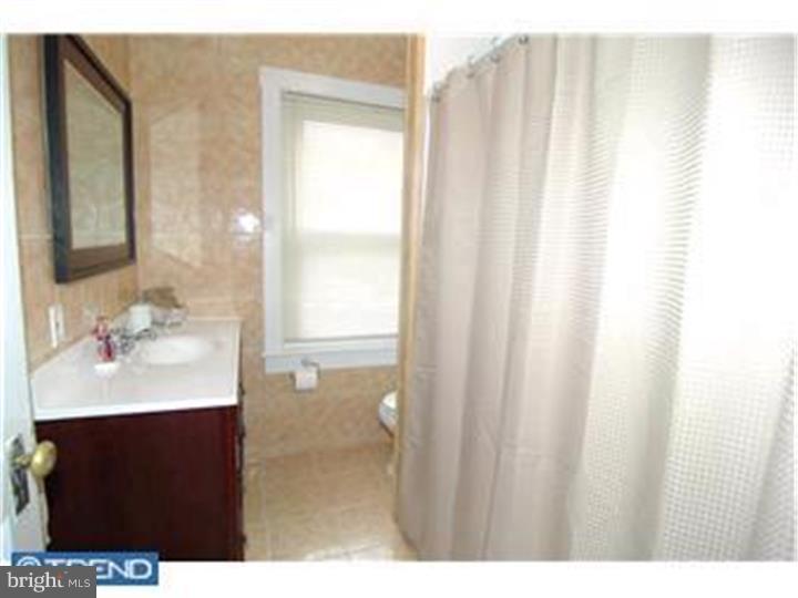371 Sunset Road Reading, PA 19611 - Photo 7 of 10 Bathroom