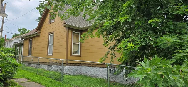 $124,900 | 512 Miami Street, Leavenworth, KS 66048